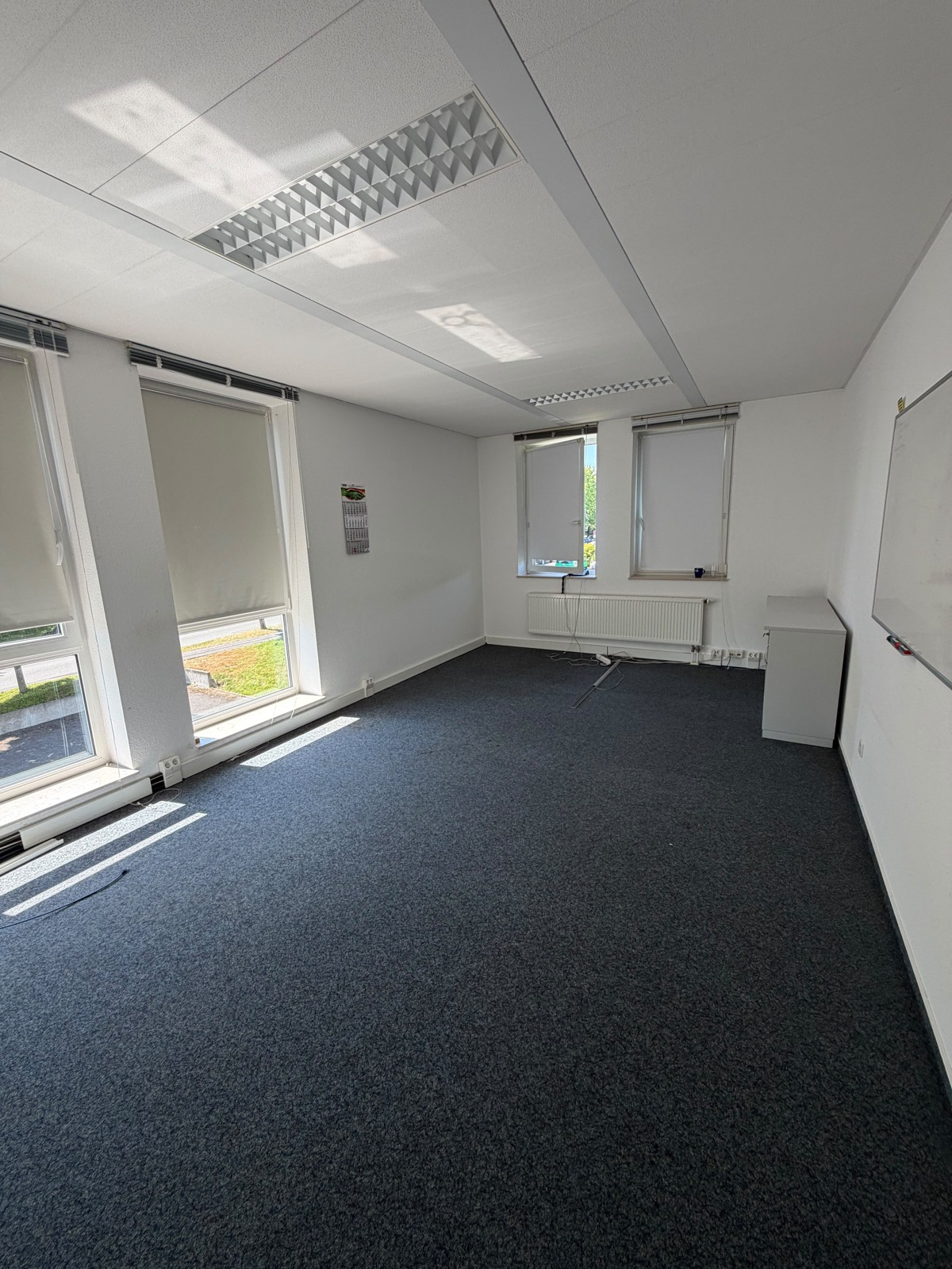 Großes, leergeräumtes Büro nach der Büroauflösung