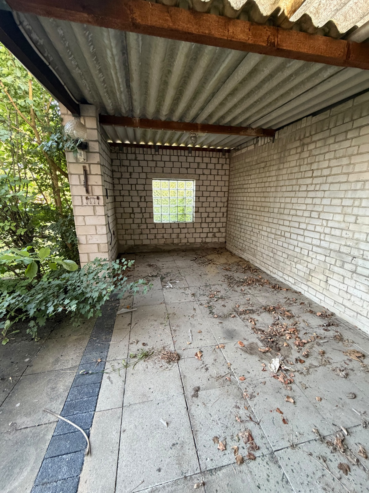 Besenrein geräumter Raum nach der Entrümpelung — Aufnahme 9
