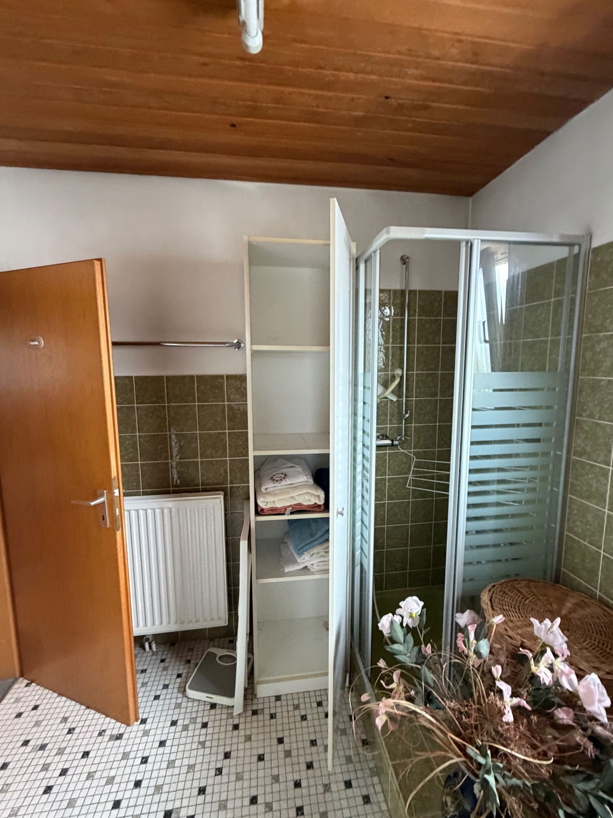 Vollgestellter Raum vor der Entrümpelung — Aufnahme 9